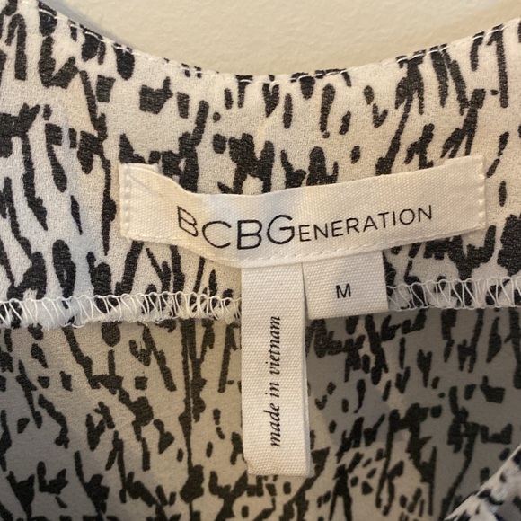 BCBGeneration chiffon tank Sz M - Picture 3 of 3
